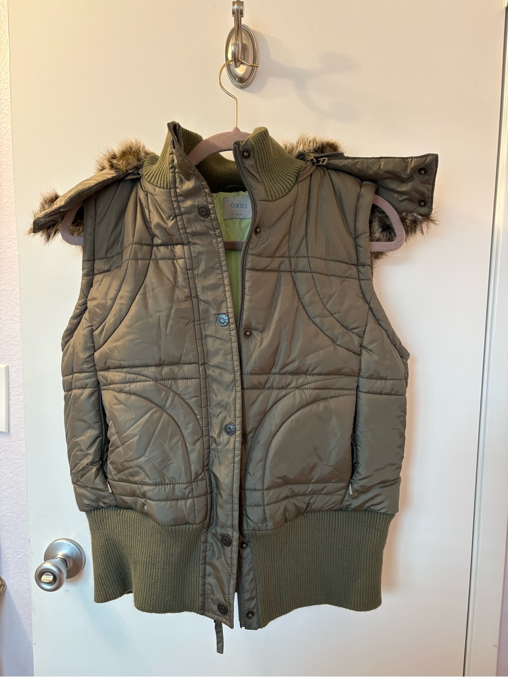 Y2K Vibed Oasis Olive Green Quilted Puffer Vest W/ Faux Fur Hood Like New•PTP 21